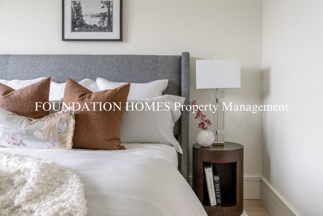 Building Photo - Luxury 2BD/2BA Condo at Union House!  Panoramic Views!  Doorman!  A/C!  FOUNDATION HOMES