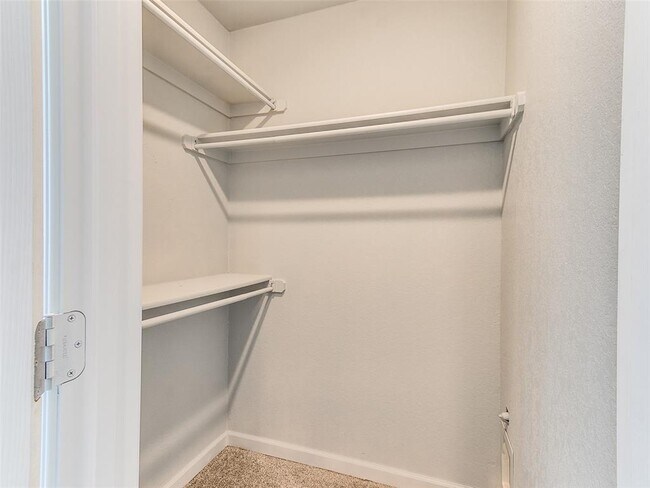 Building Photo - 5612 SE 87th St