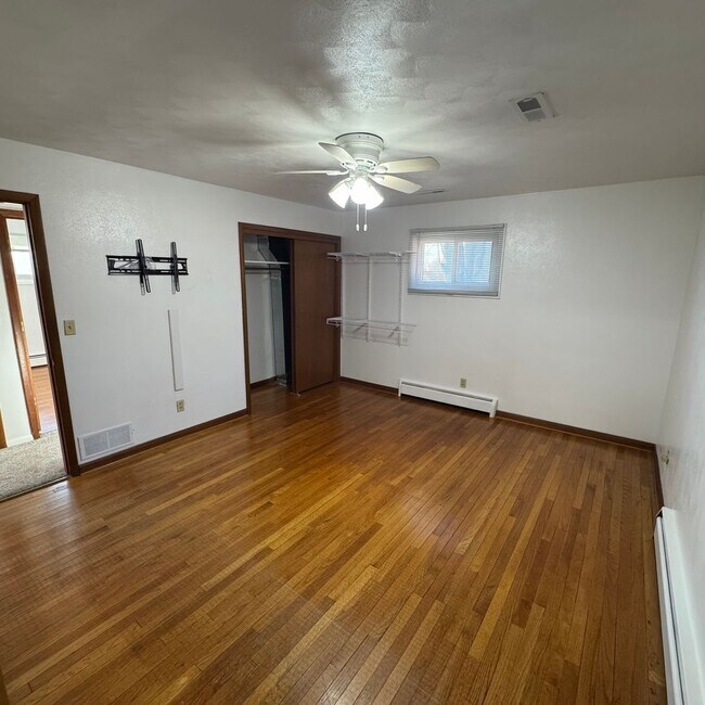 Building Photo - Spacious 3-Bedroom Home on Half-Acre Lot in Top-Rated Pleasant Valley School District!