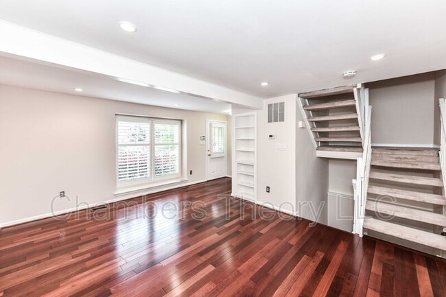 Building Photo - 1549 Twisted Oak Dr