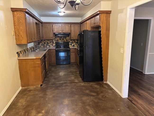 Building Photo - 3 bedroom 2 bath Edmond Duplex