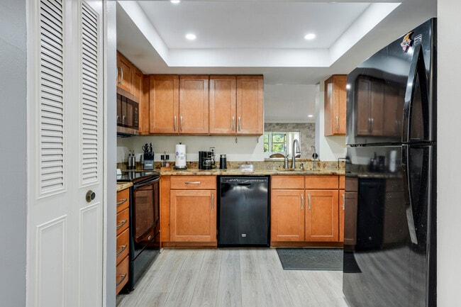 Building Photo - 14849 Cumberland Dr