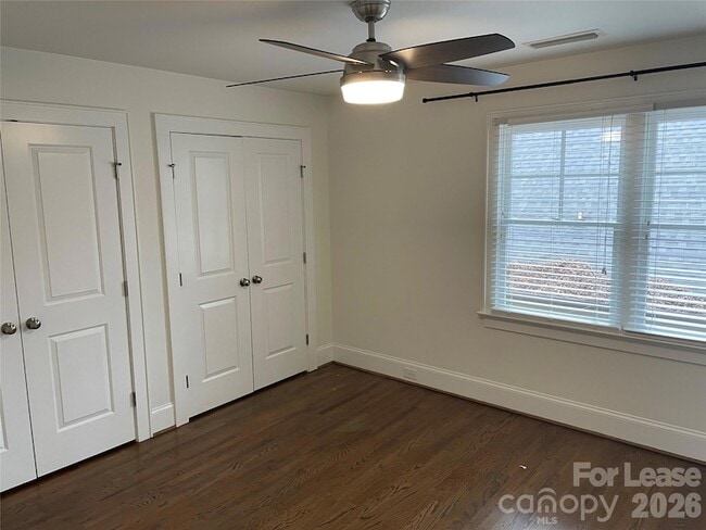 Building Photo - 2321 Barry St