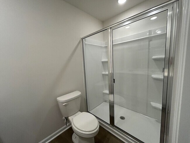 Building Photo - 3 Bedroom 2.5 Bathroom Townhouse in Windward Village - Summerville