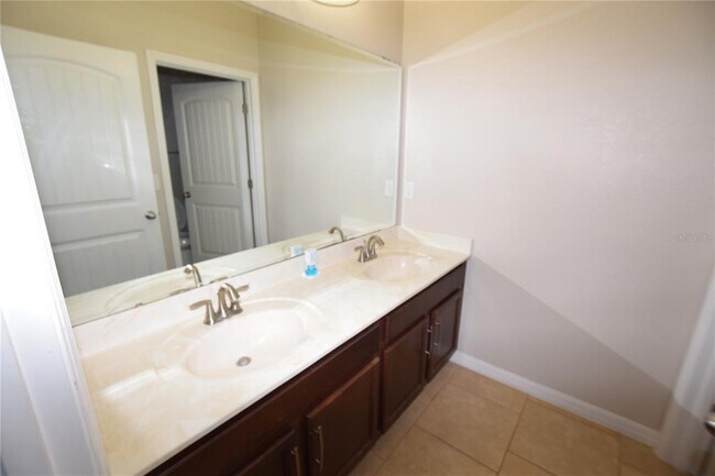 Building Photo - 2021 Beacon Landing Cir