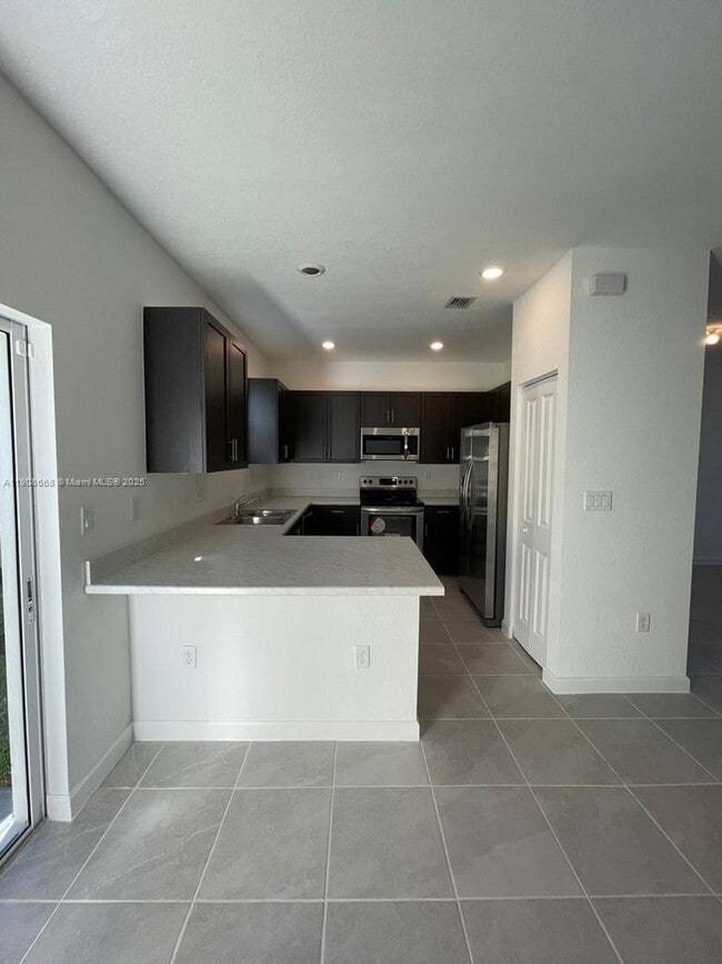 Building Photo - 2634 SE 11th Ct