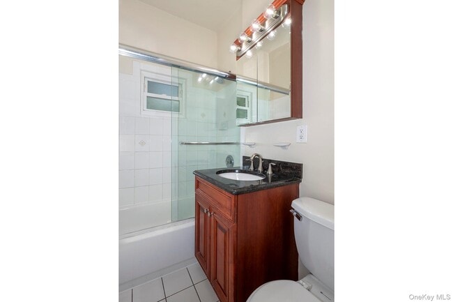 Building Photo - 427 Main St