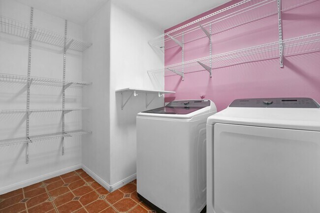 Building Photo - 6006 Barany Ct