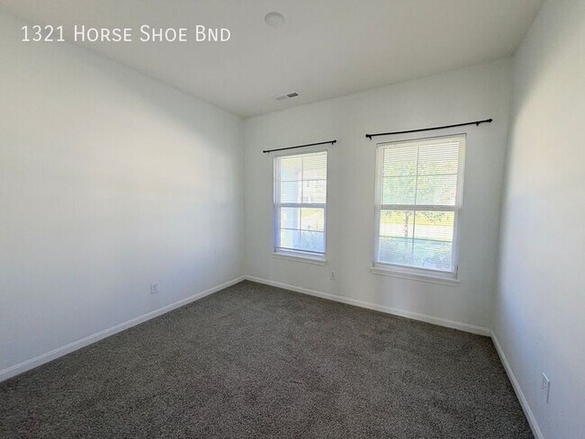 Building Photo - 1321 Horse Shoe Bnd