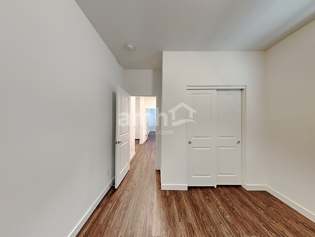 Building Photo - 4218 S 105th Dr