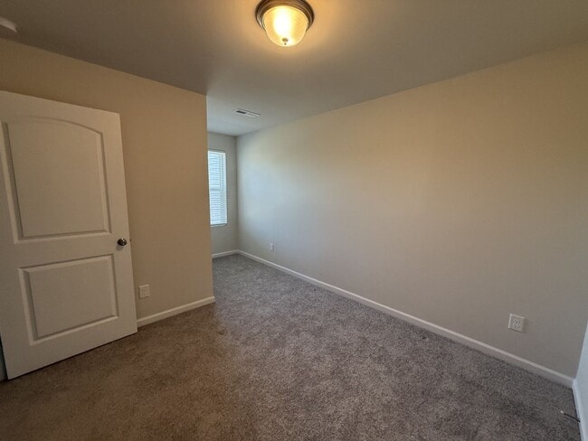 Building Photo - 2 Story Townhome-Salisbury