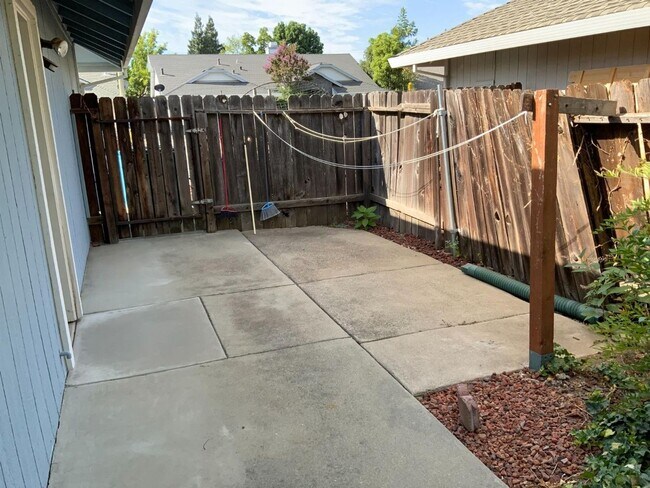 Building Photo - 3-bedroom, 2-bath home in the desirable Northwest Yuba City