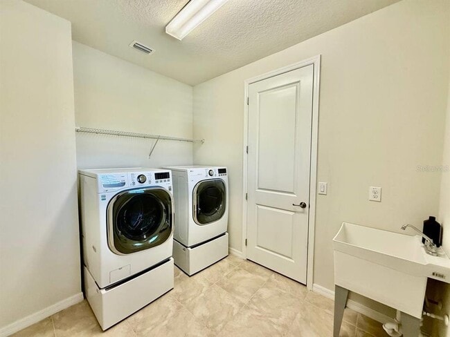 Building Photo - 18824 Birchwood Groves Dr