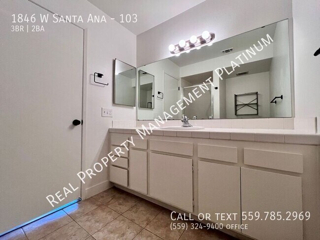 Building Photo - 1846 W Santa Ana Ave