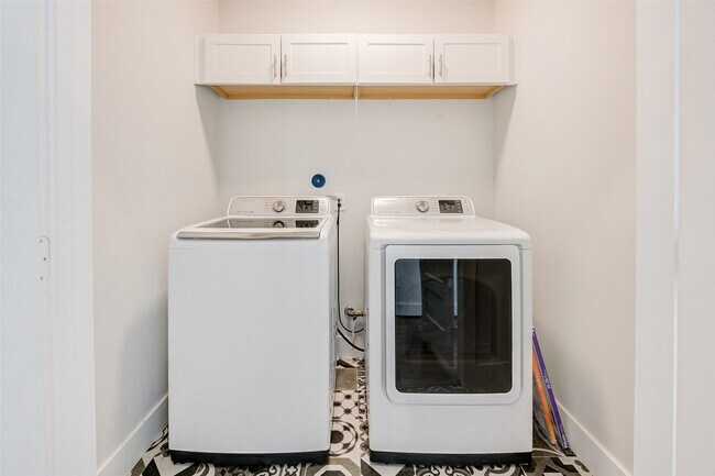 Building Photo - 1605 Colorado St