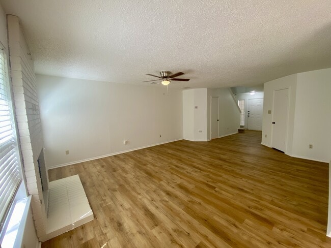 Building Photo - 8607 Cretys Cove