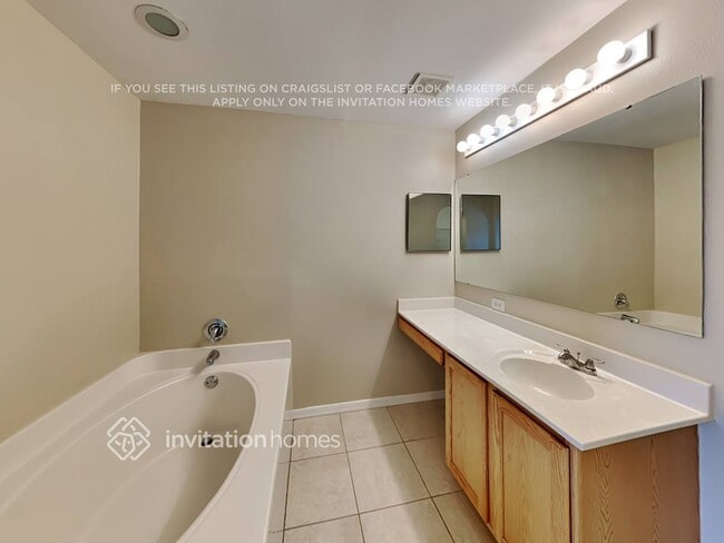 Building Photo - 833 Sun Ridge Village Dr