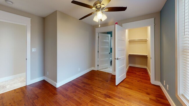 Building Photo - Renovated 5BR/3BA Cottage Near UTK | Walka...