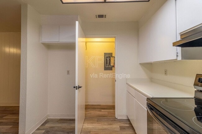 Building Photo - 5626 Blackoak Ct