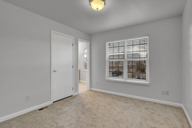 Building Photo - 9429 Fence Post Ct