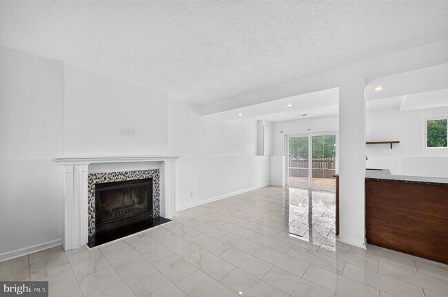 Building Photo - 13296 Hollinger Ave