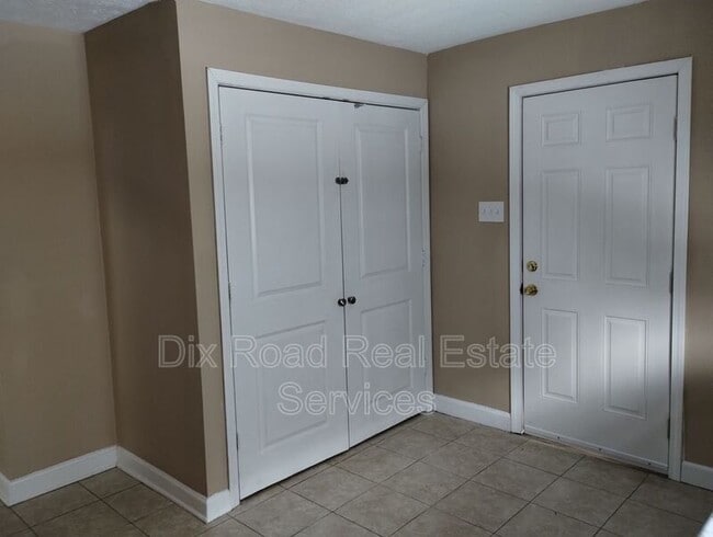 Building Photo - 1724 Parkamo Ave