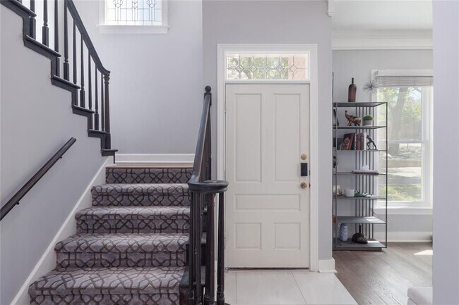 Building Photo - 1807 San Gabriel St