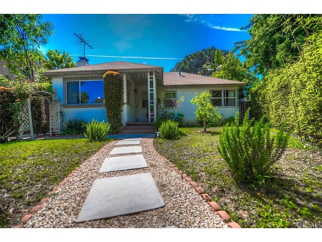 Building Photo - 2821 Greenfield Ave