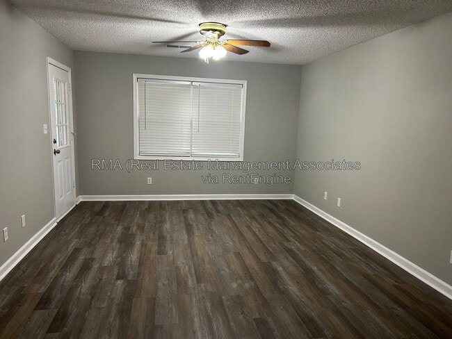 Building Photo - 103 Bluebird Ln