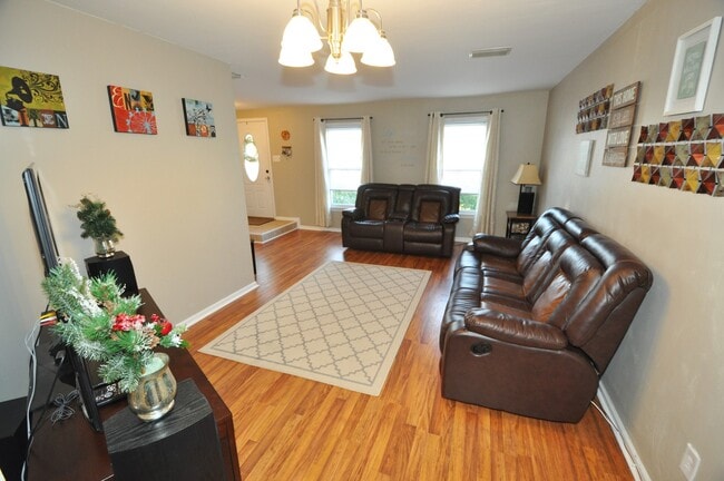 Building Photo - Landstown Lakes