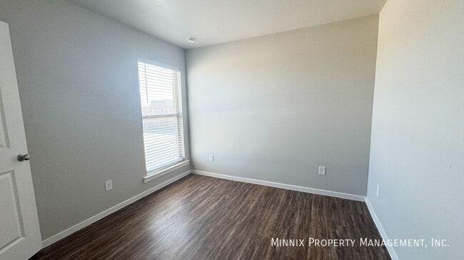 Building Photo - 2101 N Jayton Ave