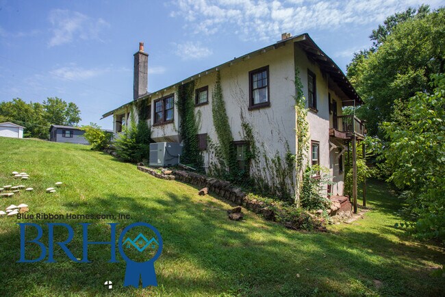 Building Photo - Witt Place