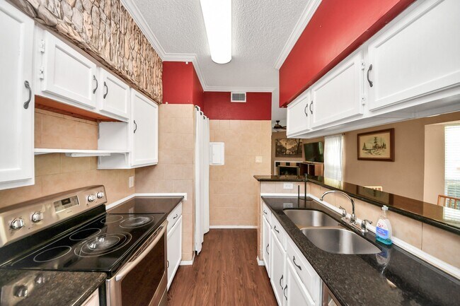 Building Photo - 3600 Jeanetta St