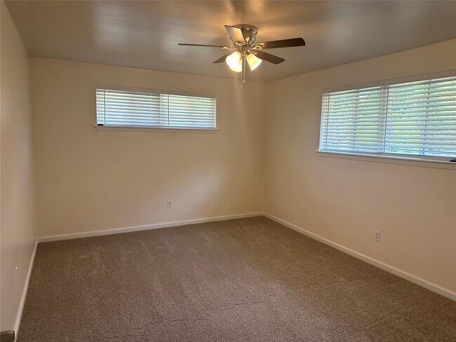 Building Photo - 5919 Ludington Dr
