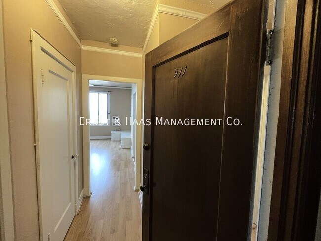 Building Photo - 315 W 3rd St