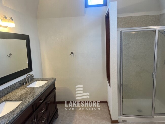 Building Photo - Spacious 4 Bed 3 Bath Lynnwood Home w/ Ful...