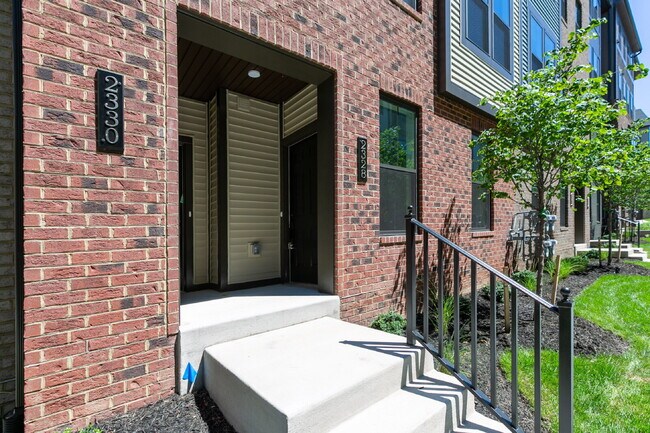 Building Photo - Elegant Townhome Living Near Herndon Conveniences