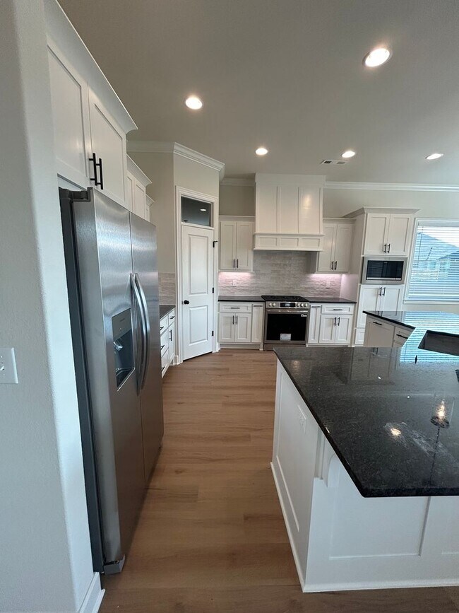 Building Photo - Beautiful Modern Home in Pea Ridge!