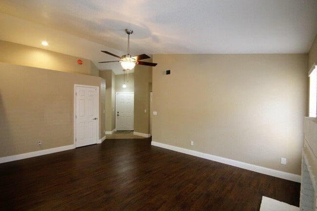 Building Photo - Galt 3 Bed 2 Bath Home