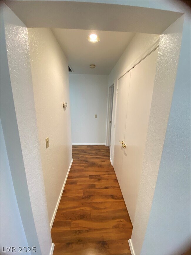 Building Photo - 9012 Starmount Dr