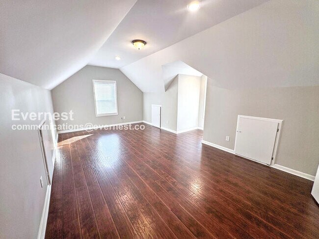 Building Photo - 463 Valley Hill Rd SE