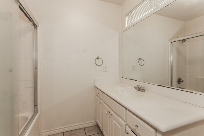 Building Photo - 4050 Cottage Park Ct