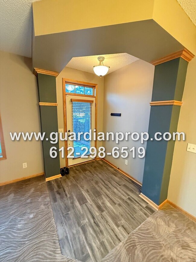 Building Photo - Townhouse in The Lakes of Blaine Area Available Now, Large Open Floor Plan, Loft Area, Front Patio