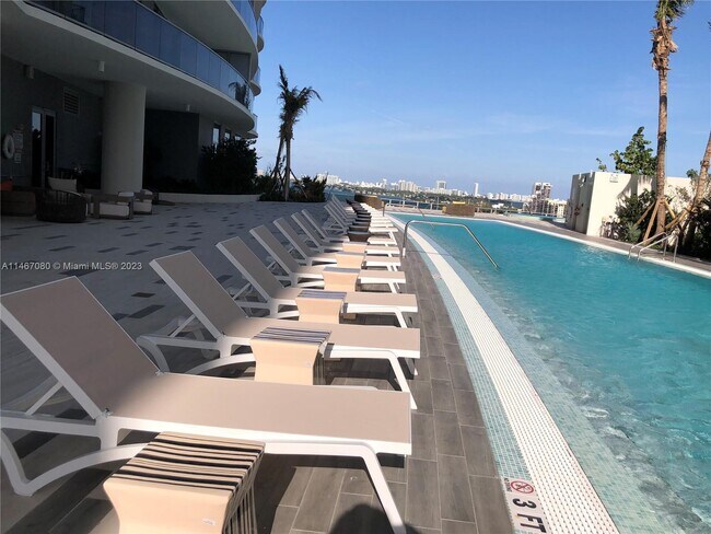 Building Photo - 488 NE 18th St