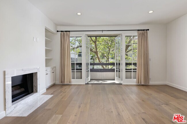 Building Photo - 133 S Oakhurst Dr