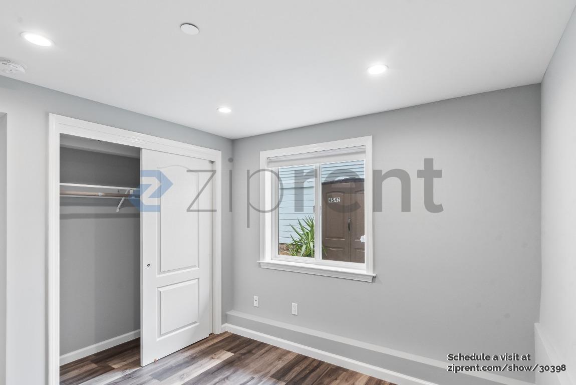 Building Photo - Unit A