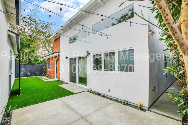 Building Photo - 2721 Burkshire Ave