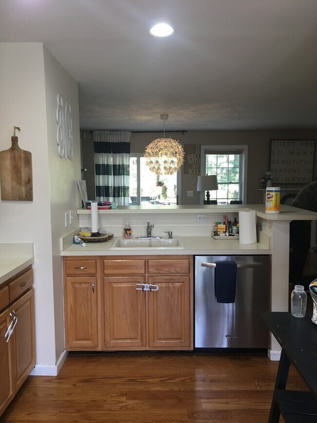 Building Photo - Townhouse!! Country living meets suburban ...