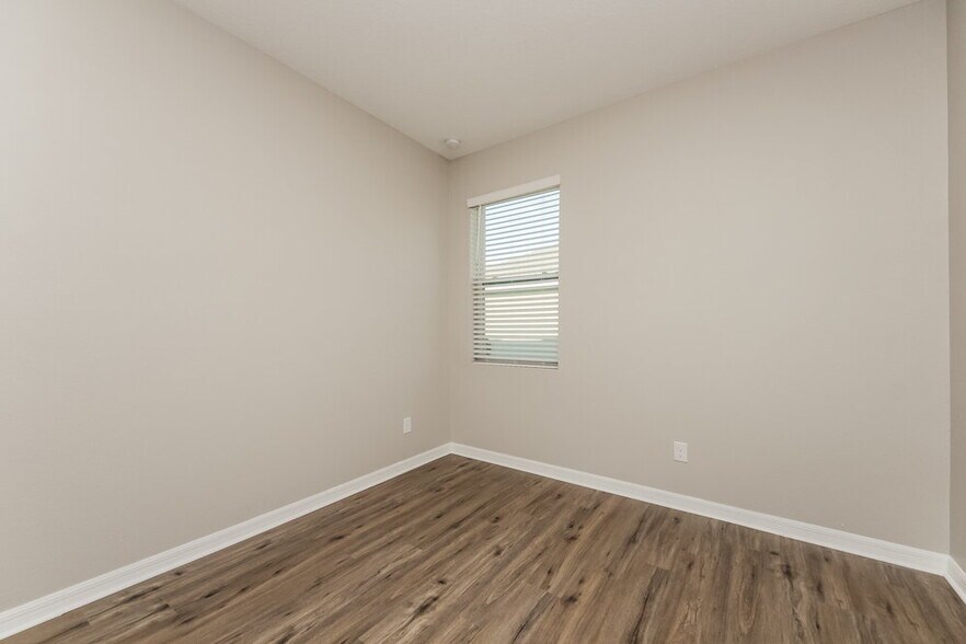 Building Photo - 2743 Creekmore Ct