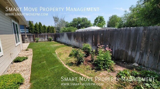 Building Photo - 9445 W Woodland Ln